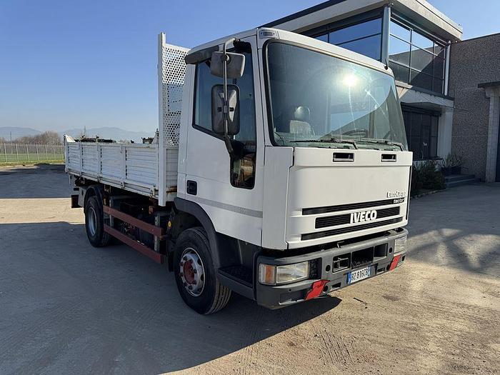 Usato 2002 IVECO 100E18 RIBALTABILE TRILATERALE