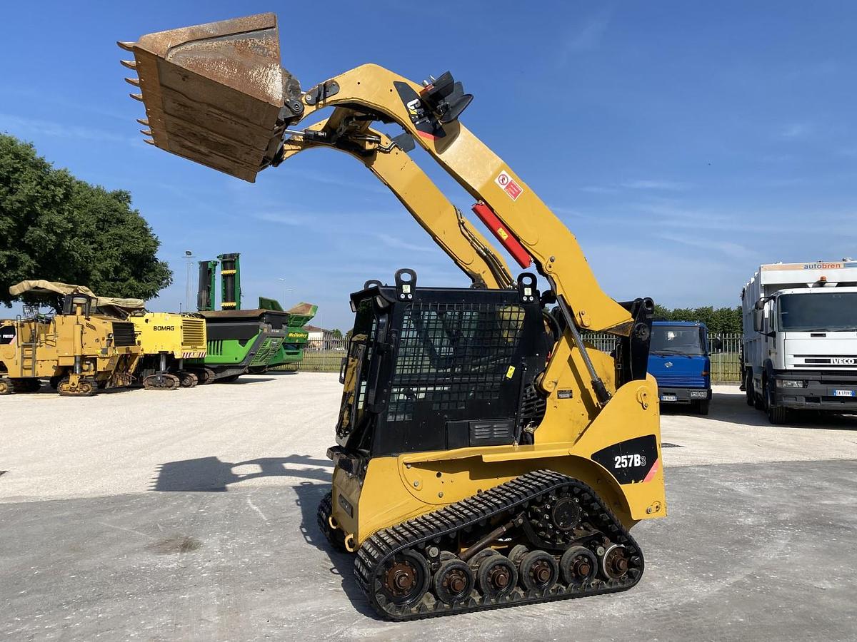 Usato 2010 CATERPILLAR 275B3