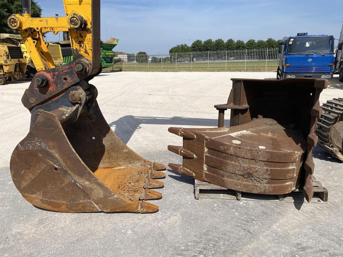 Usato 2002 JCB JS 130