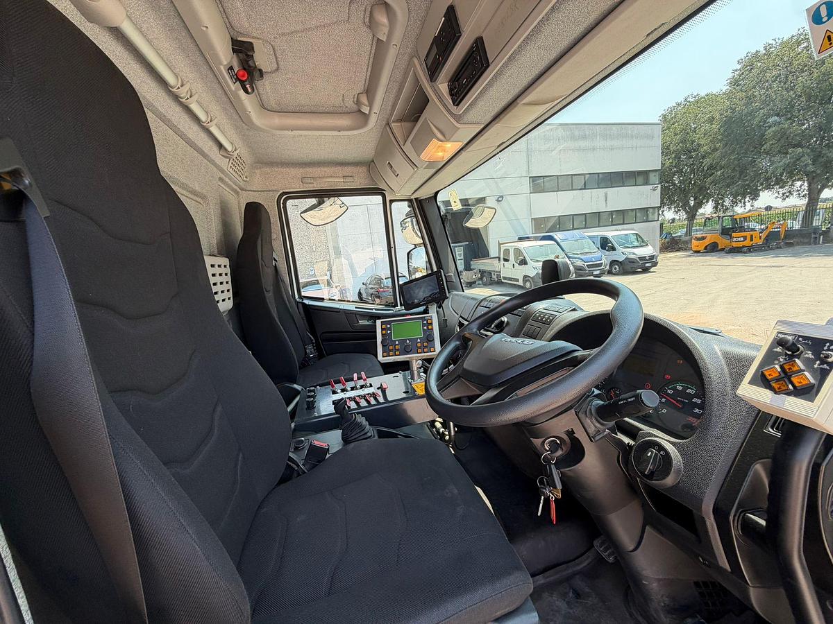 Usato 2016 iveco  EUROCARCO 150 210 SPAZZATRICE
