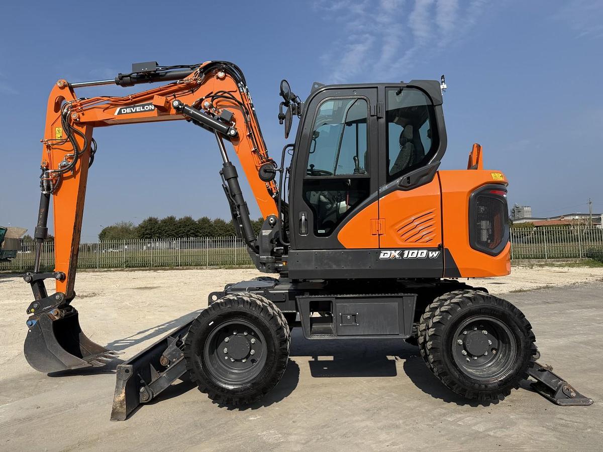 Usato 2023 DEVELON DX100W-7