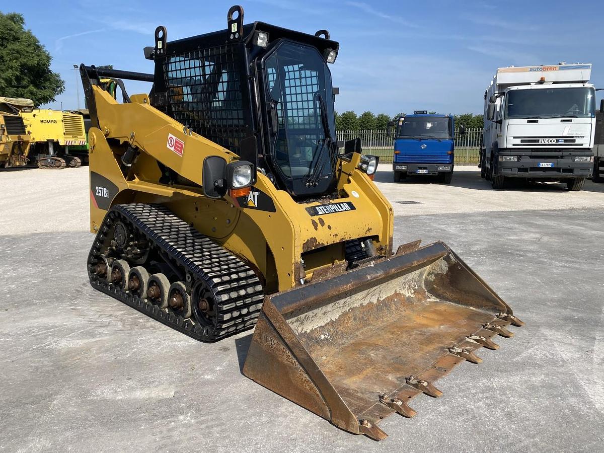 Usato 2010 CATERPILLAR 275B3