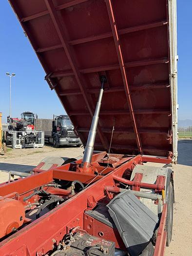 Usato 2002 IVECO 100E18 RIBALTABILE TRILATERALE