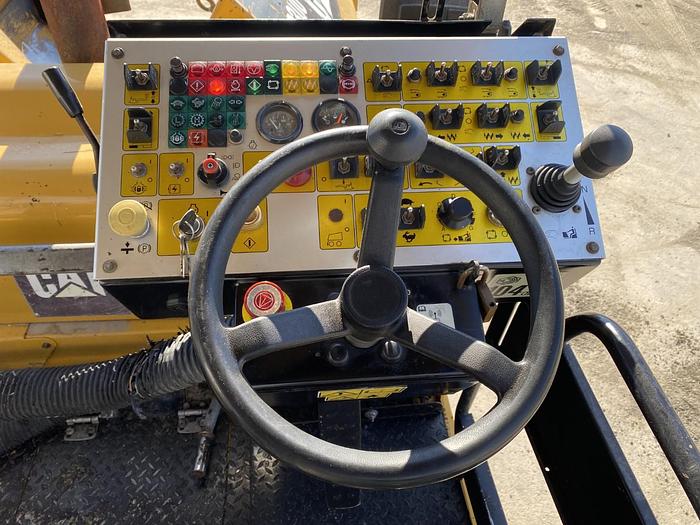 Usato 2011 CATERPILLAR AP 300