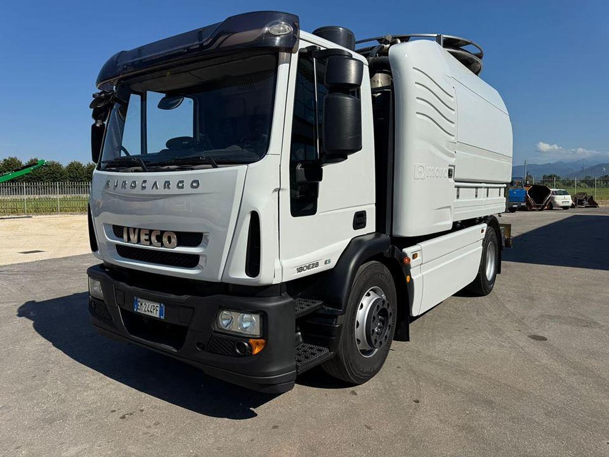 Usato 2012 IVECO EUROCARGO 180E28 SPURGO MORO