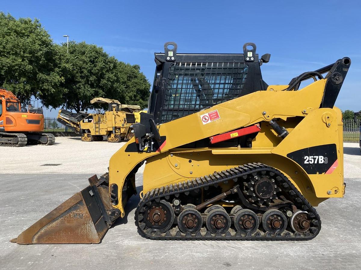 Usato 2010 CATERPILLAR 275B3