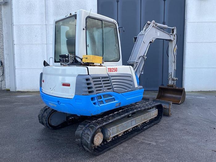 Usato 2008 TAKEUCHI TB 250