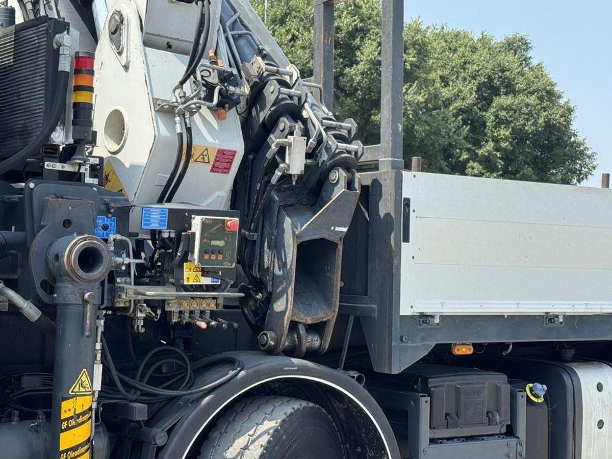 Usato 2009 DAF 460 CON GRU E RIMORCHIO