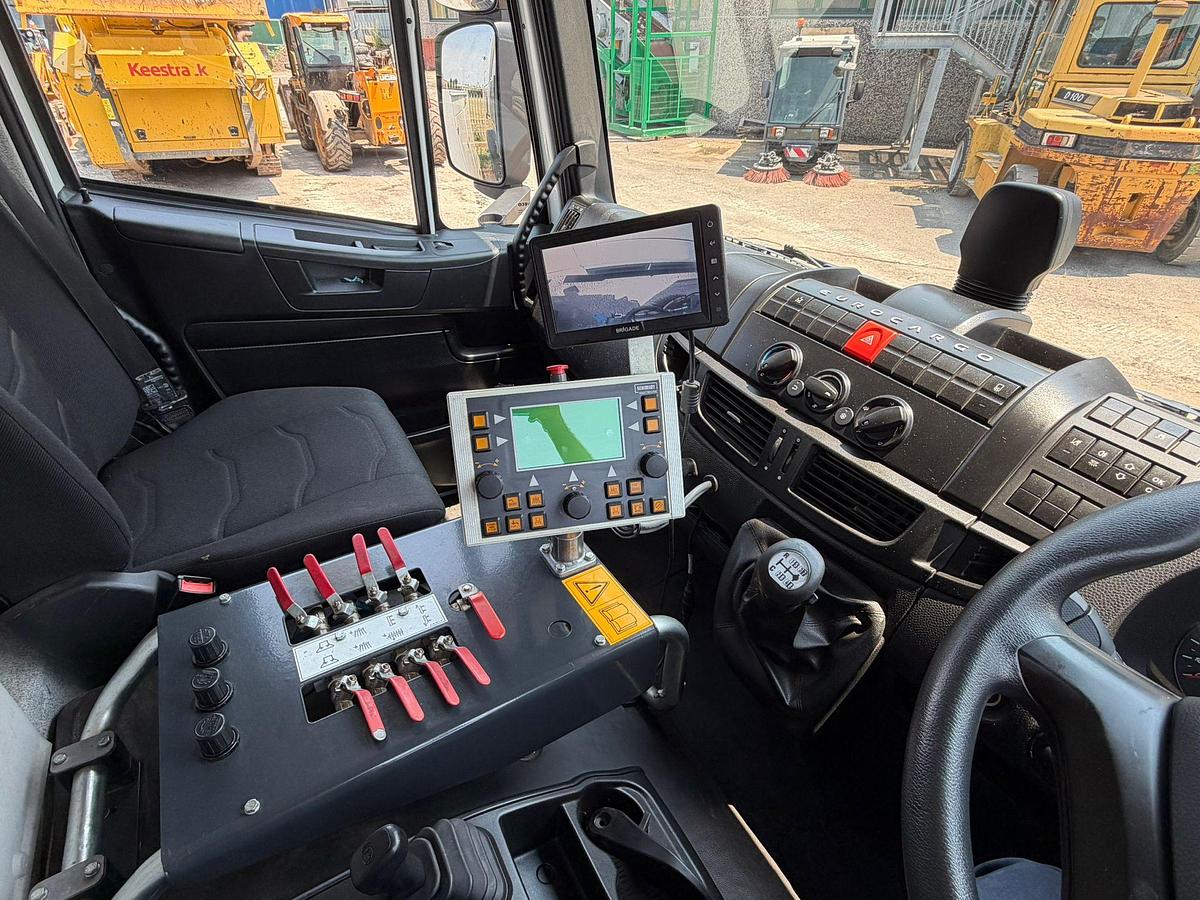 Usato 2016 iveco  EUROCARCO 150 210 SPAZZATRICE