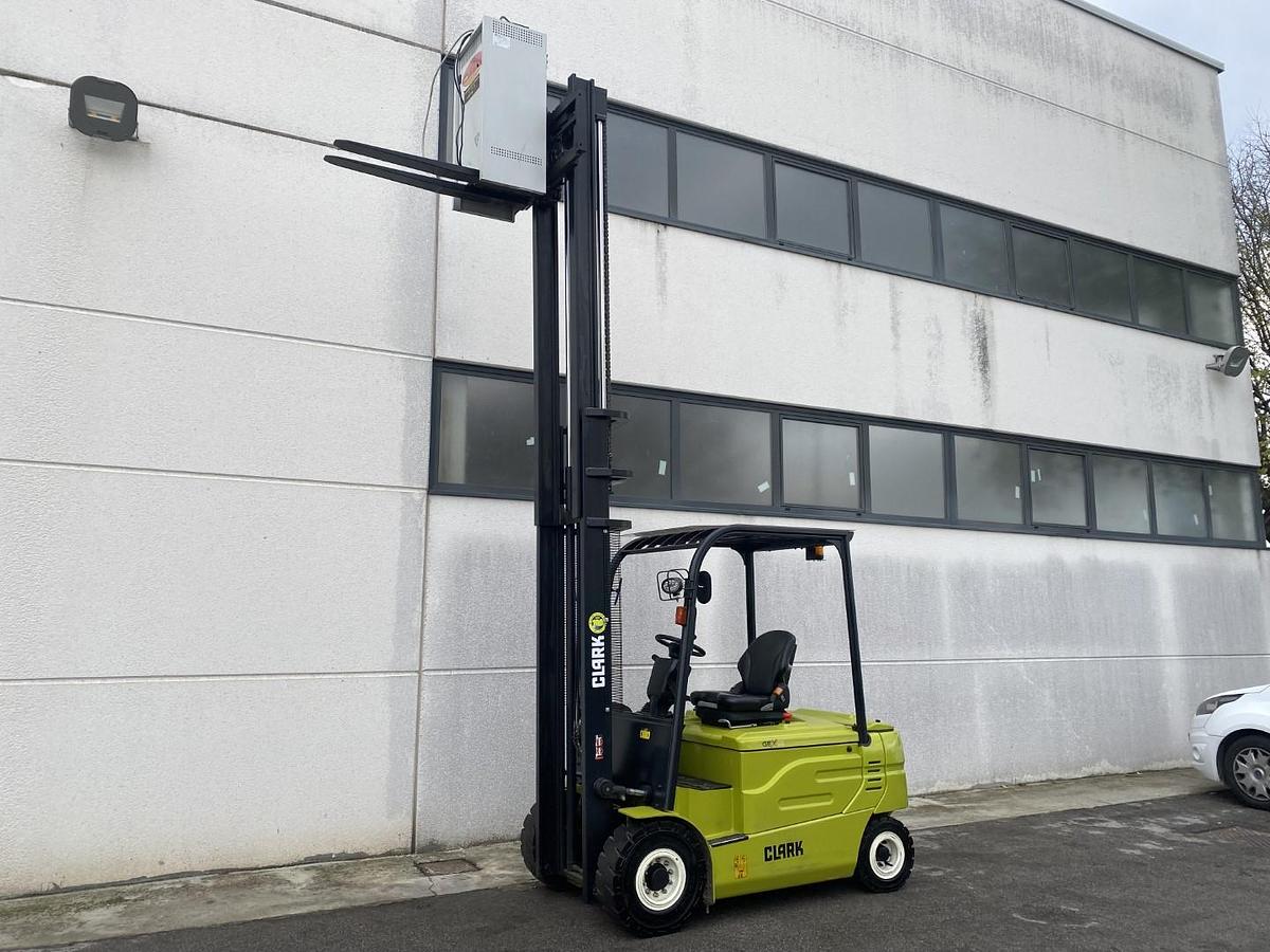 Usato 2022 CLARK GEX 25