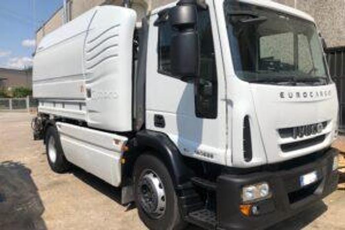 Usato 2011 IVECO  180 SPURGO MORO SPURGO