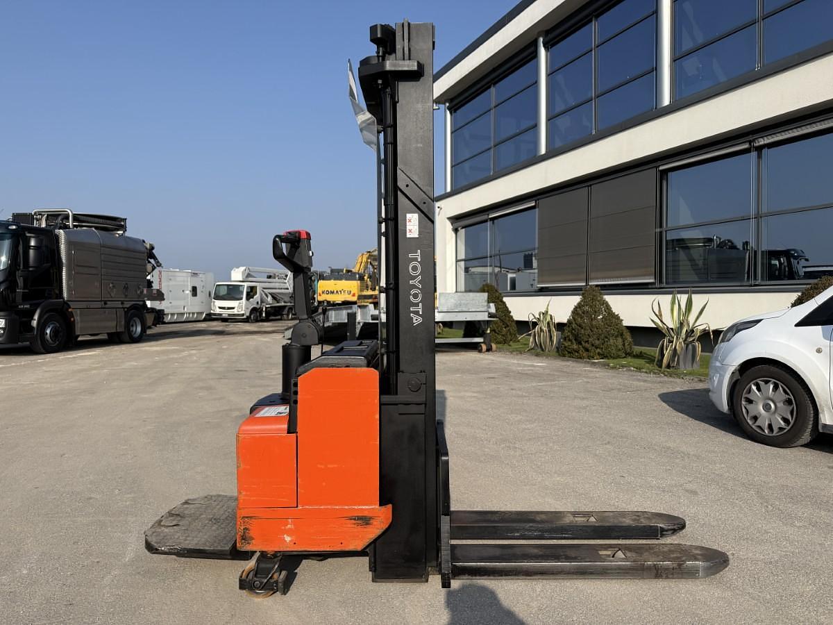 Usato 2002 TOYOTA SLL16