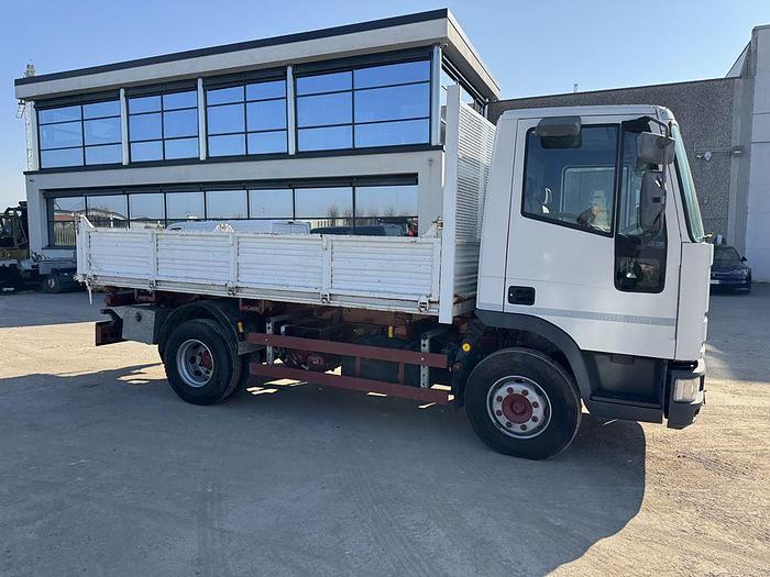 Usato 2002 IVECO 100E18 RIBALTABILE TRILATERALE