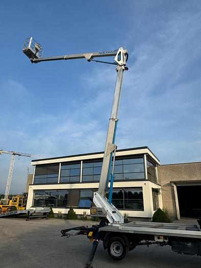 Usato 2001 NISSAN AUTOCARRO CABSTAR 35.11 CON PIATTAFORMA MULTITEL HX 195