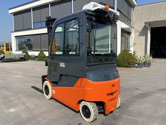 Usato 2017 TOYOTA 8FBMT 25