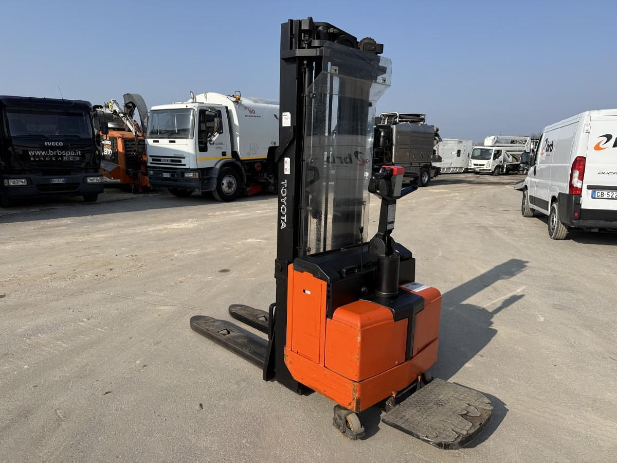 Usato 2002 TOYOTA SLL16