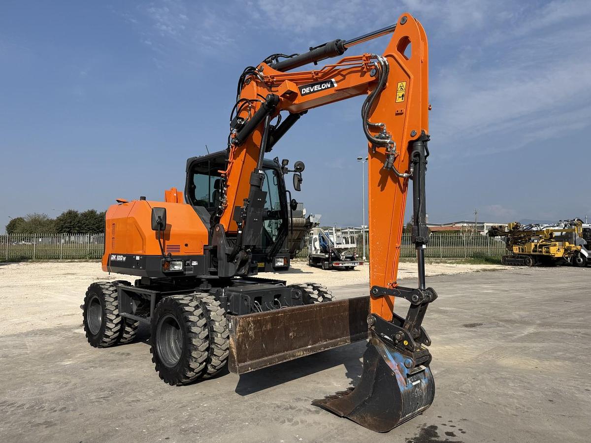 Usato 2023 DEVELON DX100W-7