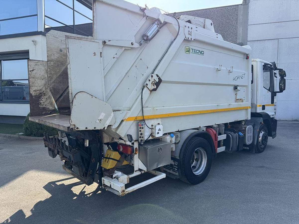 Usato 2012 iveco EUROCARGO 140 E 25 COMPATTATORE