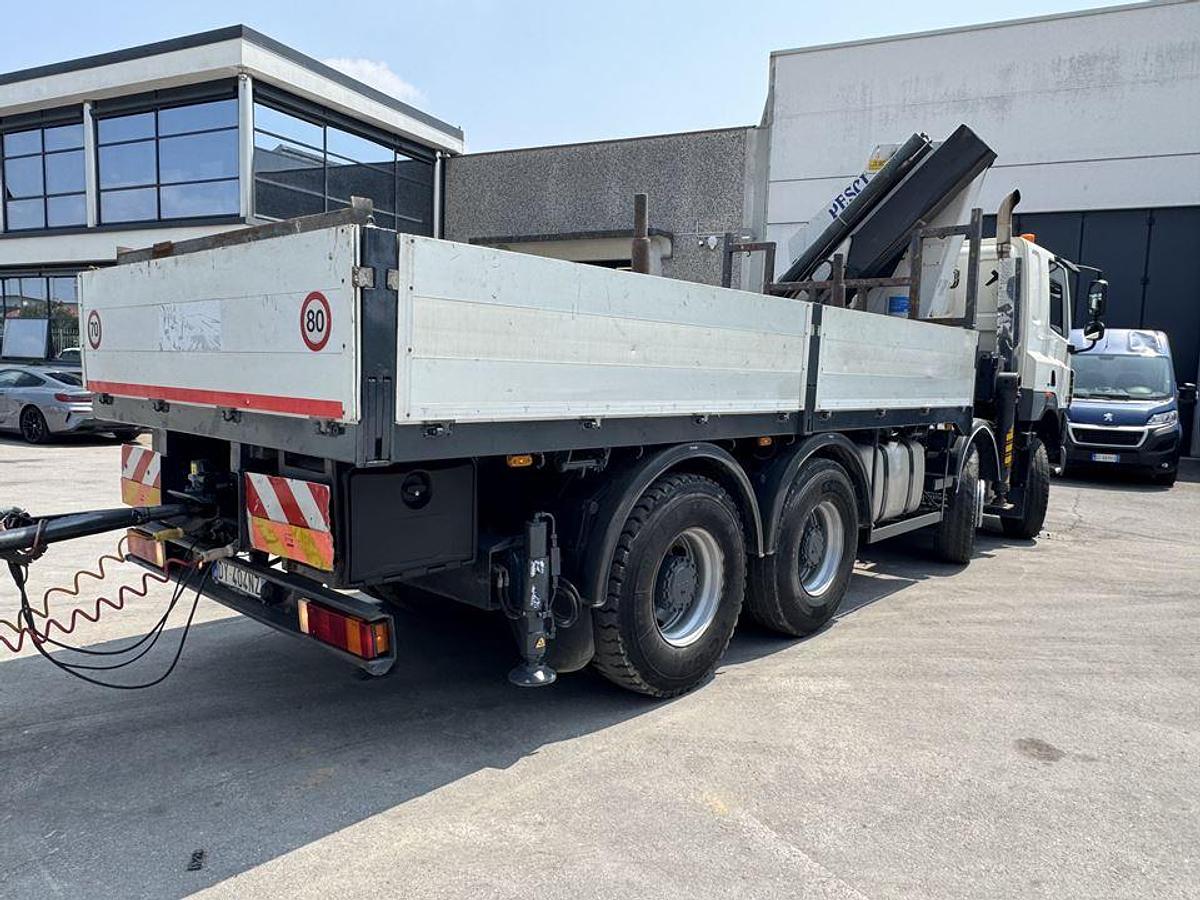 Usato 2009 DAF 460 CON GRU E RIMORCHIO