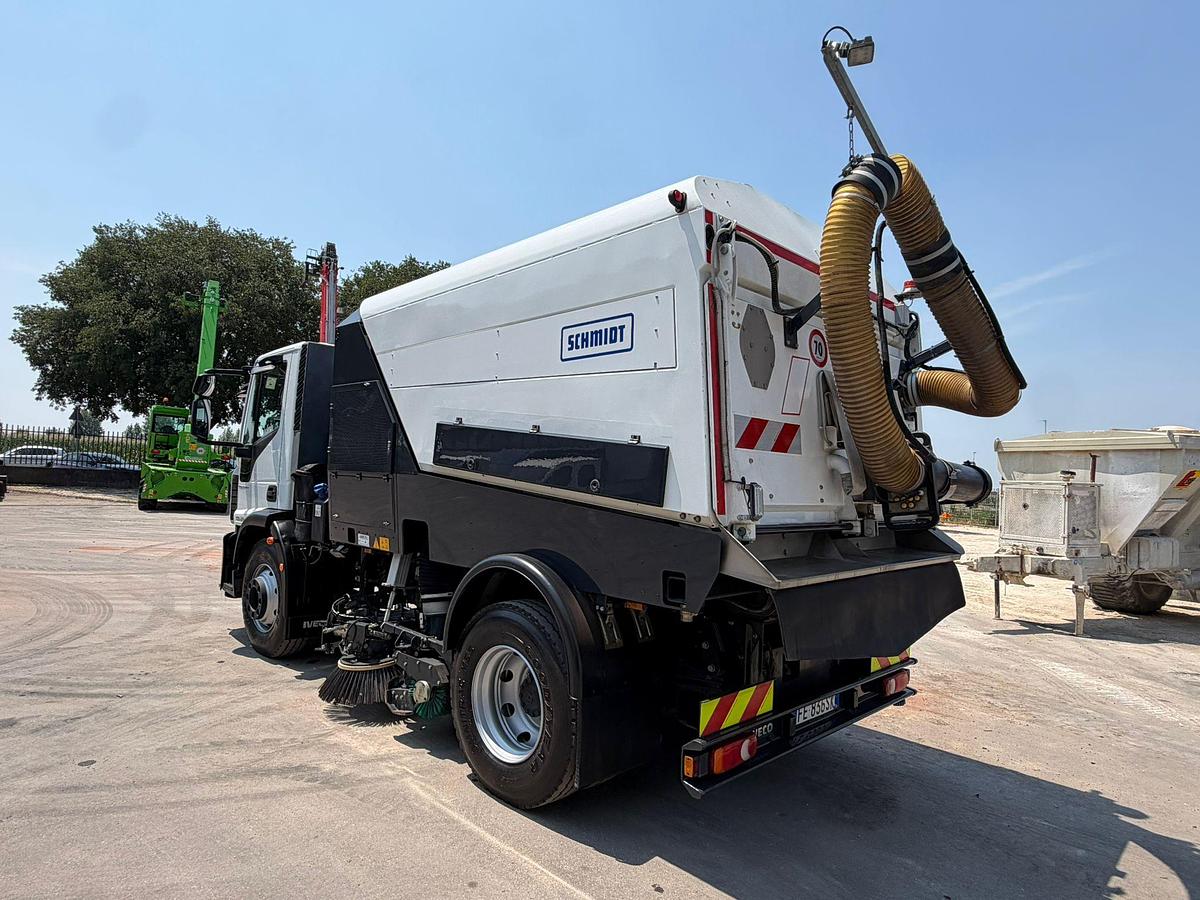 Usato 2016 iveco  EUROCARCO 150 210 SPAZZATRICE