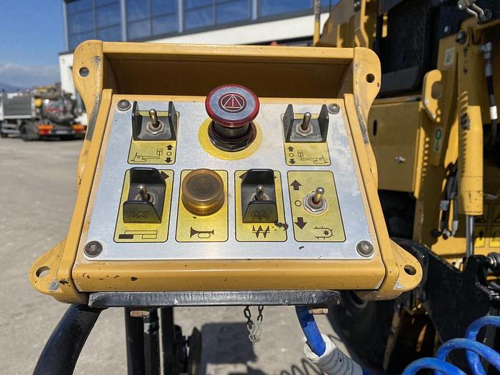 Usato 2011 CATERPILLAR AP 300