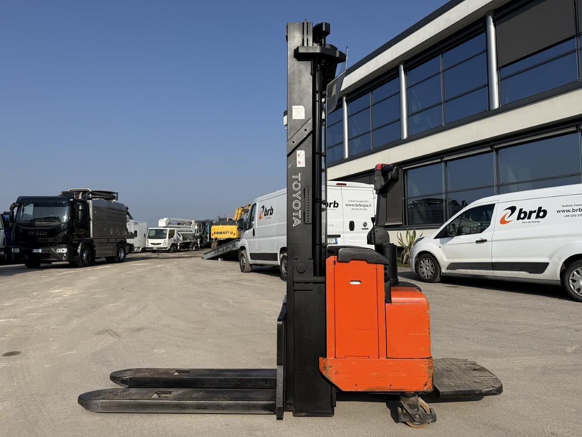 Usato 2002 TOYOTA SLL16