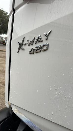 Usato 2024 IVECO X-WAY 420 RIBALTABILE TRILATERALE CON GRU