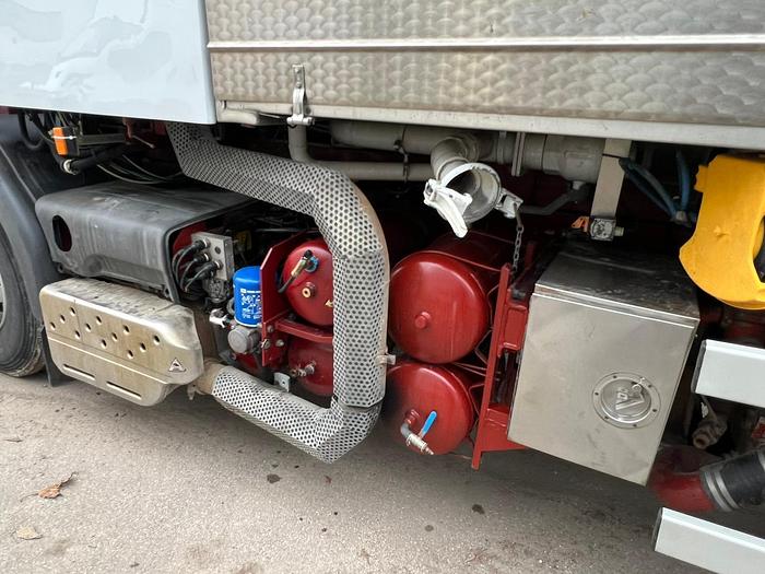 Usato 1997 RENAULT  PREMIUM 300 ATTR. SPURGO MORO