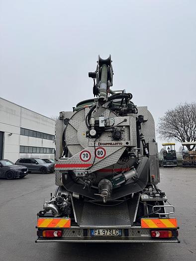 Usato 2016 IVECO  180 SPURGO CAPPELLOTTO 180-320 E6