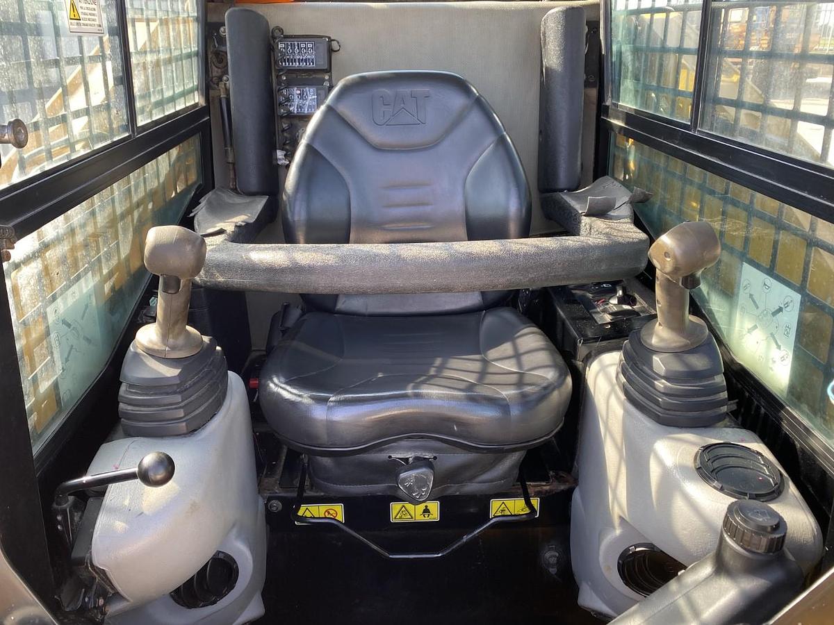 Usato 2010 CATERPILLAR 275B3