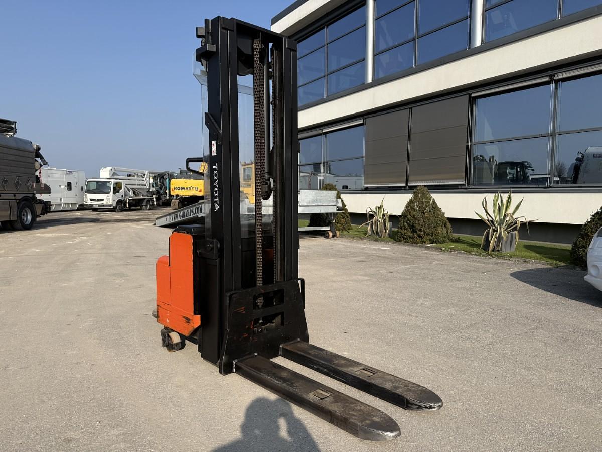 Usato 2002 TOYOTA SLL16