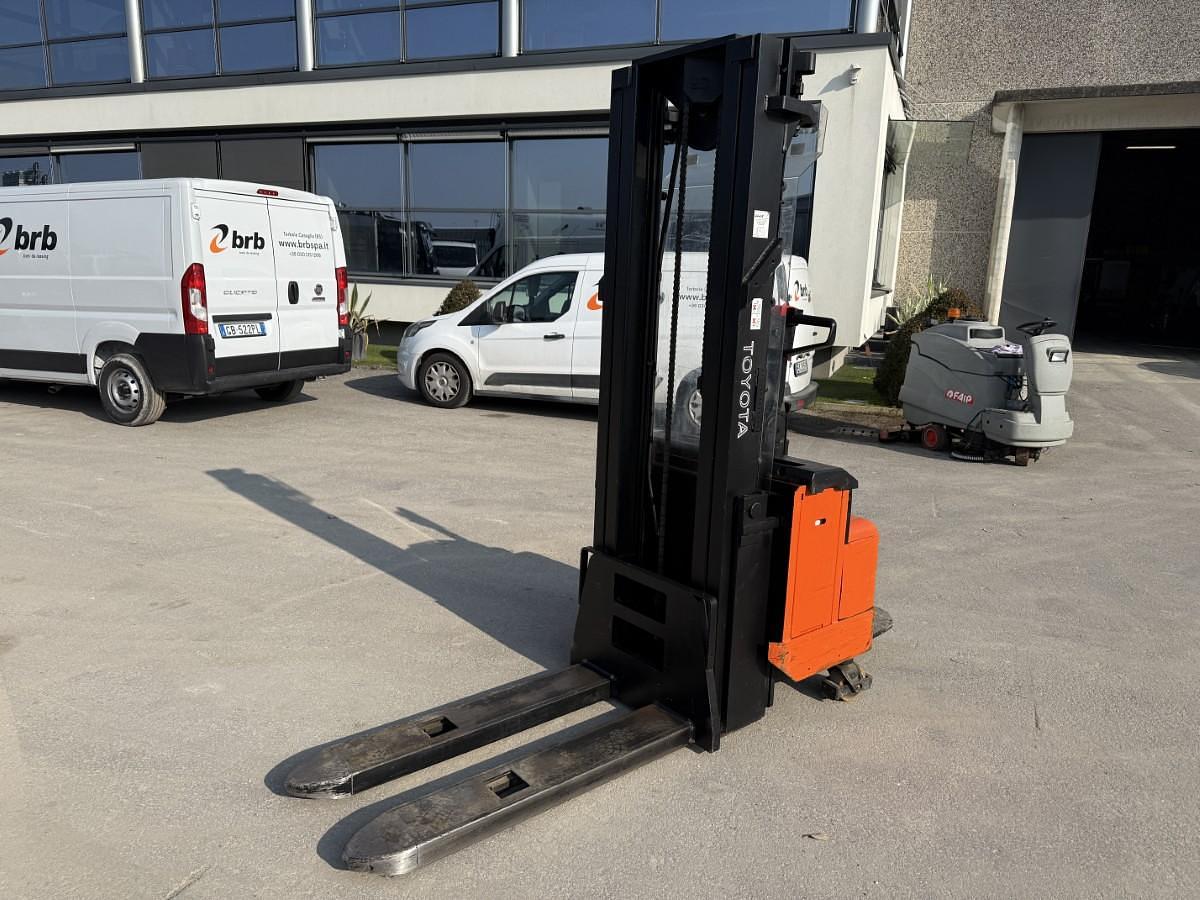 Usato 2002 TOYOTA SLL16