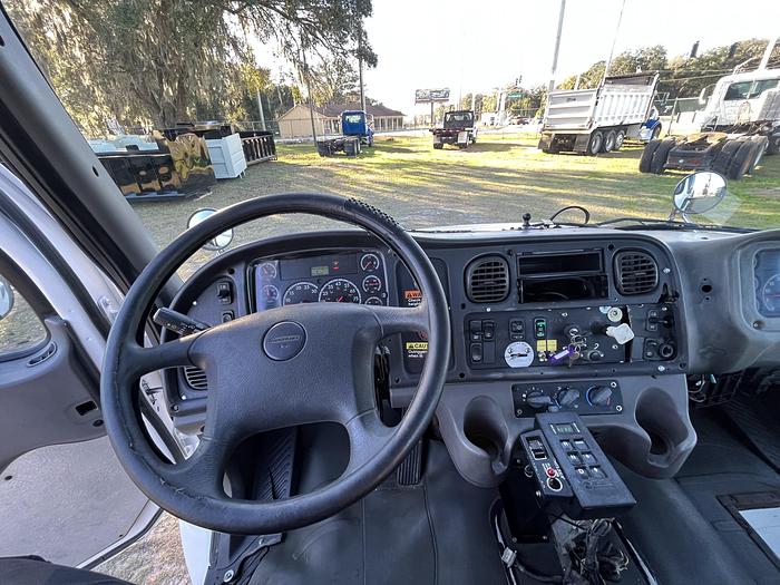 Used 2007 Freightli