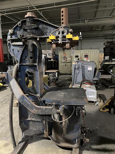 Used OSBORN 3161 MOLDING MACHINE