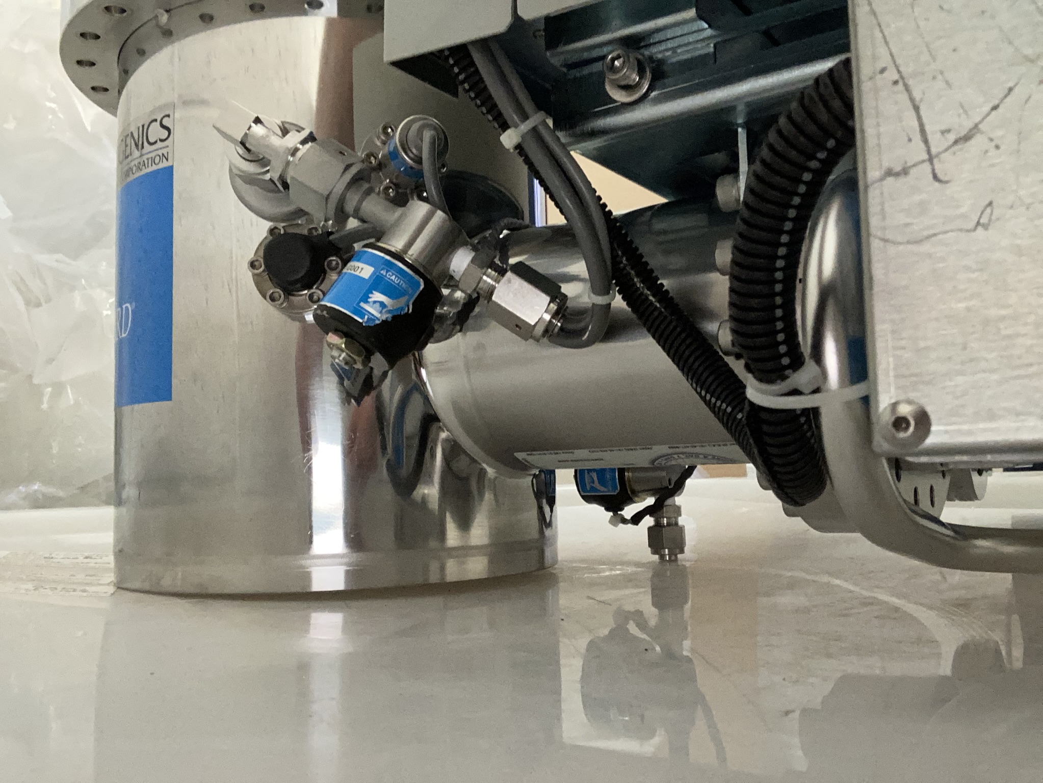 Used CTI-CRYOGENICS 8116250G002R CRYO WITH CHEVRON