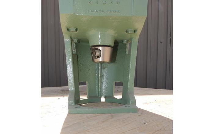 D'occasion USED LIGHTNIN TOP ENTRY MIXER, MODEL: N 33G33, 0.33 HP