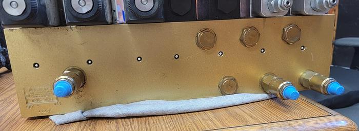 Used Vickers Manifold mcd-4416 w/dg4v hydraulic valve, w/dbl chuck valve, & solenoid valves (109) see details