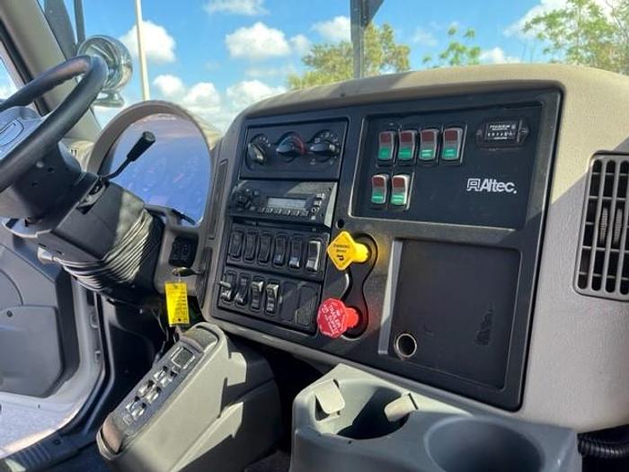 Used Altec AM55-E 60ft Over-Center Bucket Boom on 2009 International 7400 4x4 Utility Truck - C96023