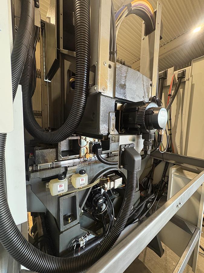 Used Haas UMC 500 SS