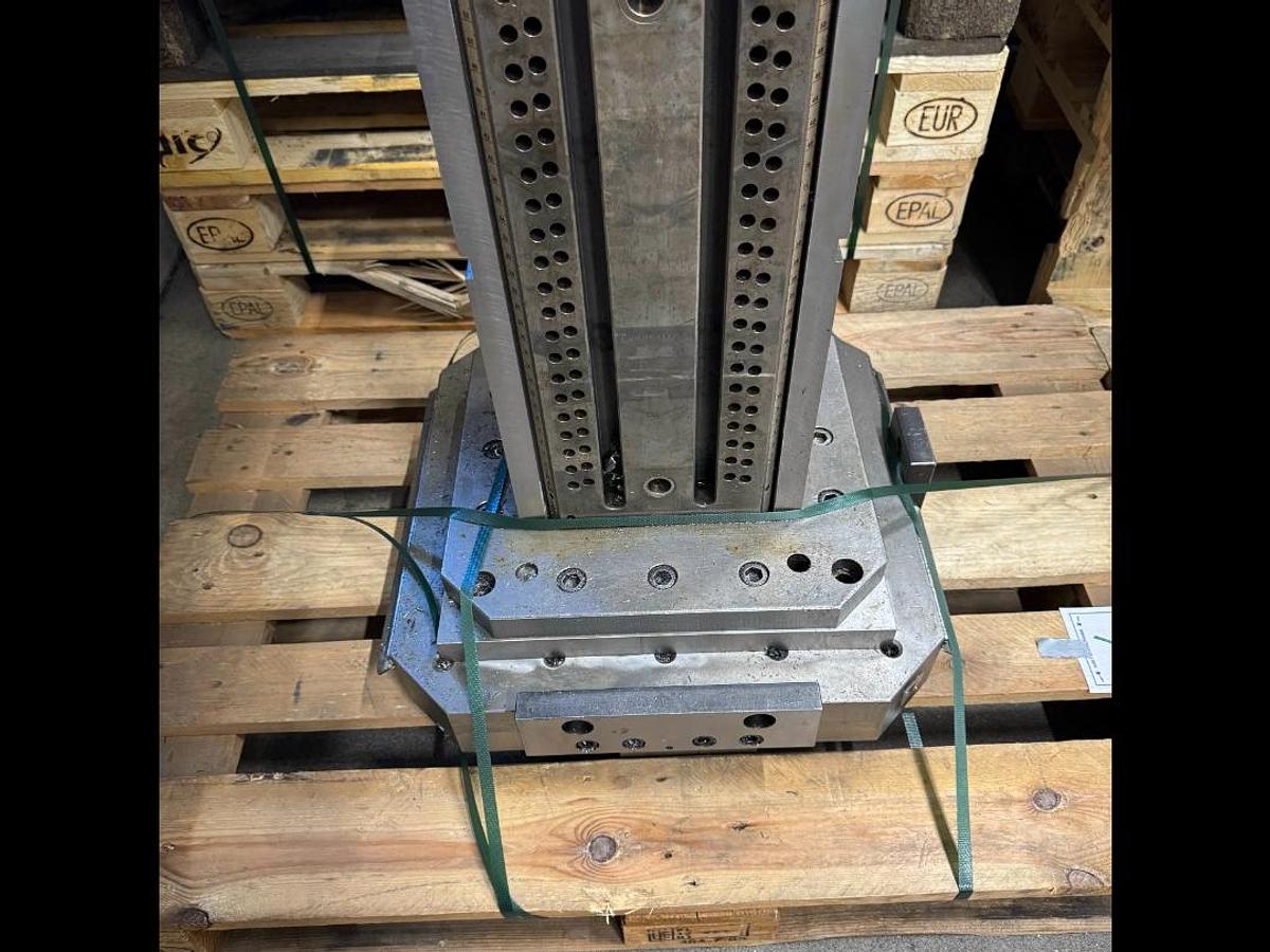 Used 2011 Mazak HCN 5000