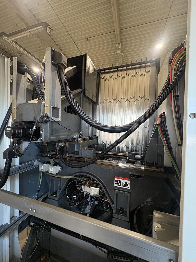 Used Haas UMC 500 SS