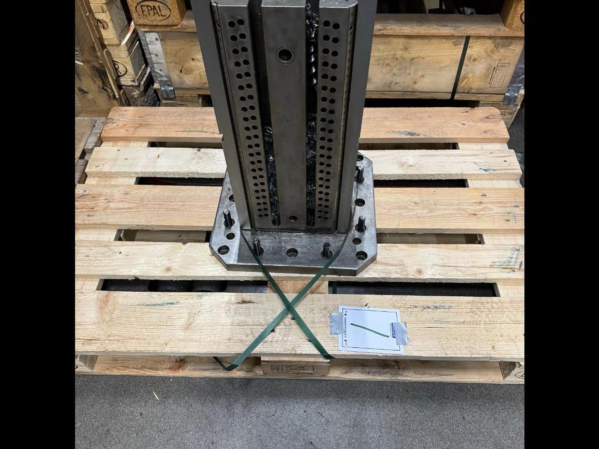 Used 2011 Mazak HCN 5000