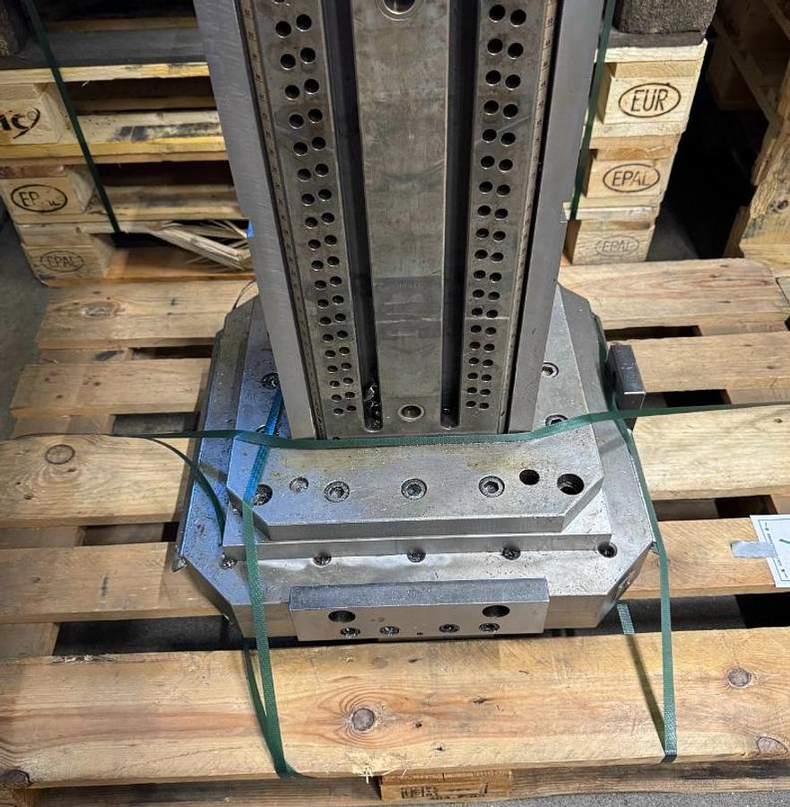 Used 2011 Mazak HCN 5000