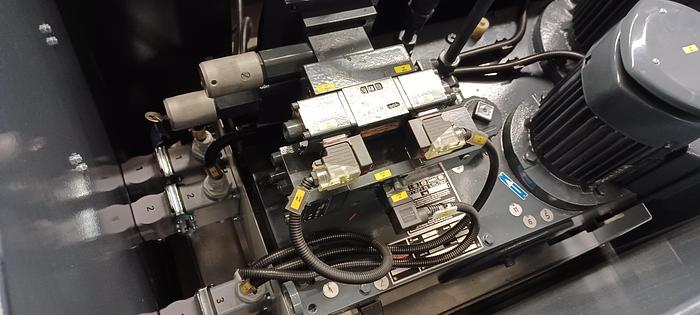 Überholt Kom.101 Rollenschneider KS708