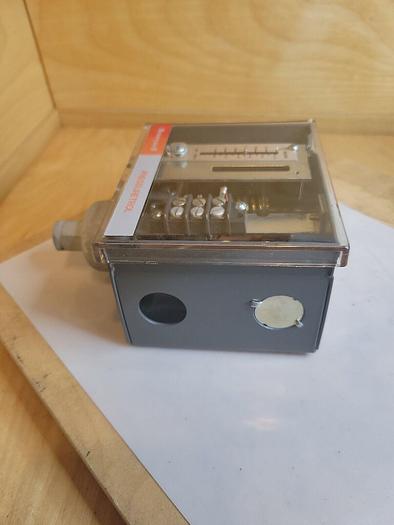 Used Honeywell Pressuretrol L91A1052
