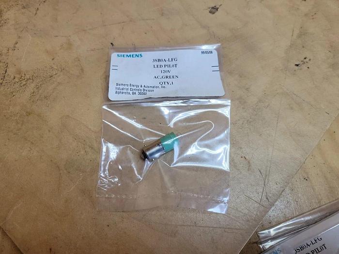 Siemens 3SB0A-LFG Green, LED Pilot 120V