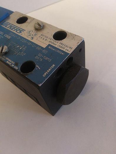 Used Vickers DG4V-3-22A-M-U-B6-60 Directional Control Valve Solenoid