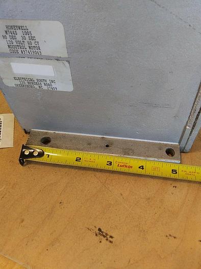 Used Honeywell M744S 1005 Modutrol Motor 90 Degree Stroke 30 Sec 120 Volt .21 Amp