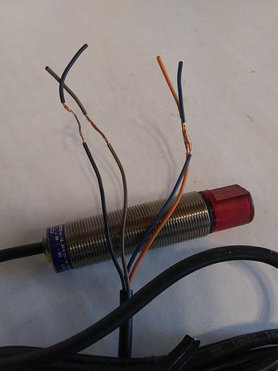 Telemecanique XU5 N18NP340W Photoelectric Sensor