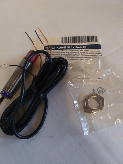 Telemecanique XU5 N18NP340W Photoelectric Sensor